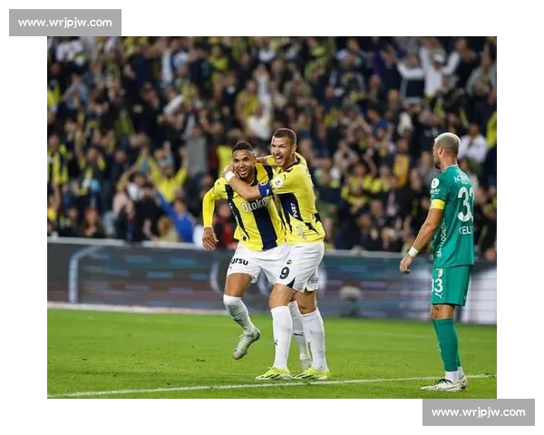 穆帅:晋级悬念犹存,费内巴切主场誓造 “地狱” 击溃费耶诺德